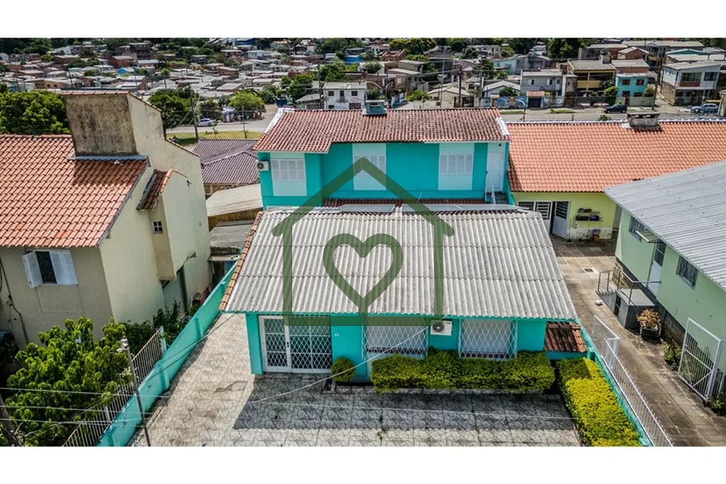 Imagem Prepare-se para se apaixonar por esta encantadora casa de condomínio, localizada no charmoso bairro...