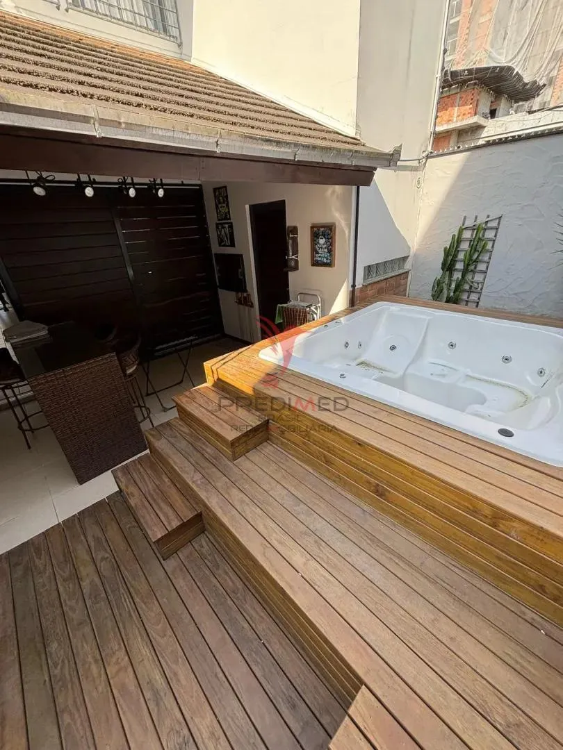 Imagem Casa de Alto Padrão em Piçarras - Jacuzzi Privativa, 3 Suites, Área Gourmet, 4 Vagas