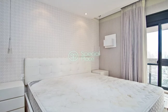 Imagem Excelente apto no Panamby - Área: 184,00m² - Amplo living com pé direito duplo ( persianas automa...