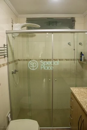 Imagem Excelente apartamento, todo reformado, com 130 m². Living amplo com grandes janelões, sala de jant...