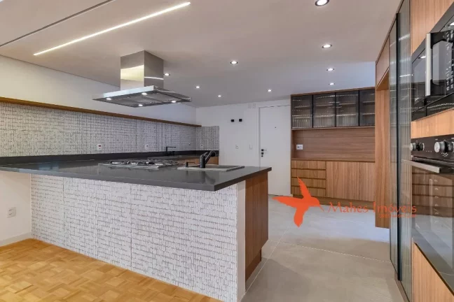 Imagem Espaçoso Apartamento de Reformado com 3 quartos (sendo 2 Suítes) em Cerqueira César, São Paulo - 220,95m² e 2 Vagas de Garagem!