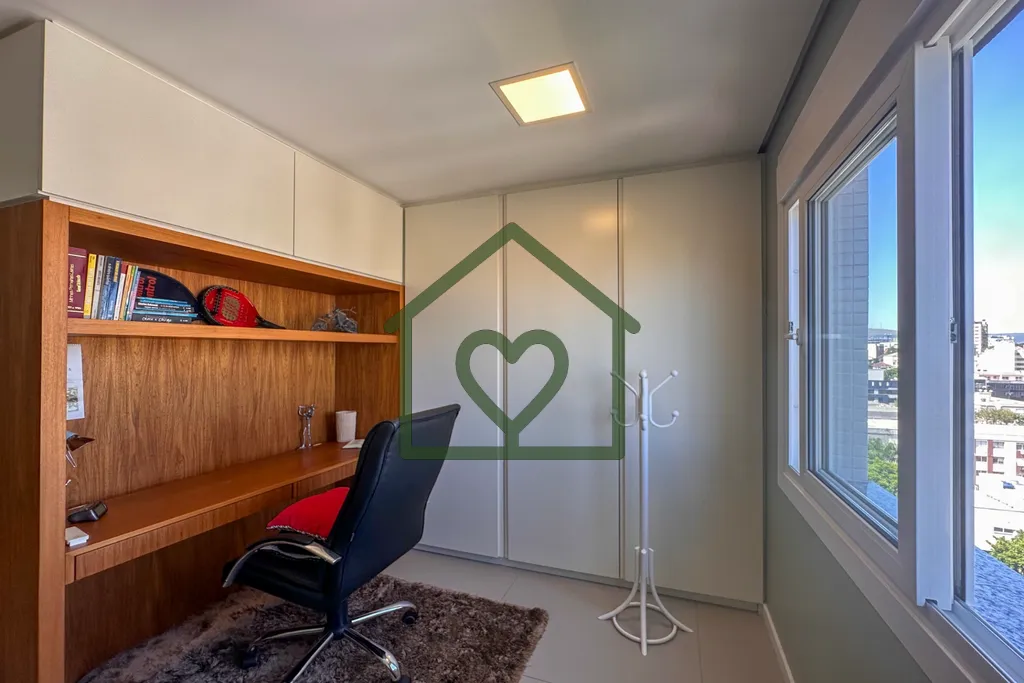 Imagem Excelente apartamento mobiliado, 2 dormitórios sendo 1 suíte, último andar com vista privilegiada...