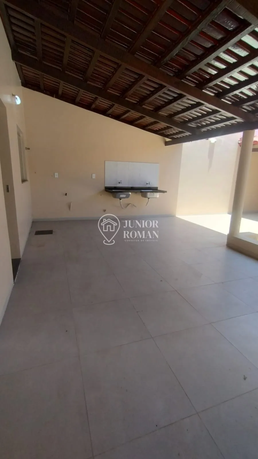 Imagem AMPLO SOBRADO 4 DORM 1 SUITE AREA DE LAZER COM CHURRASQUEIRA NO BAIRRO SANTA LUZIA - BARREIRAS/BA