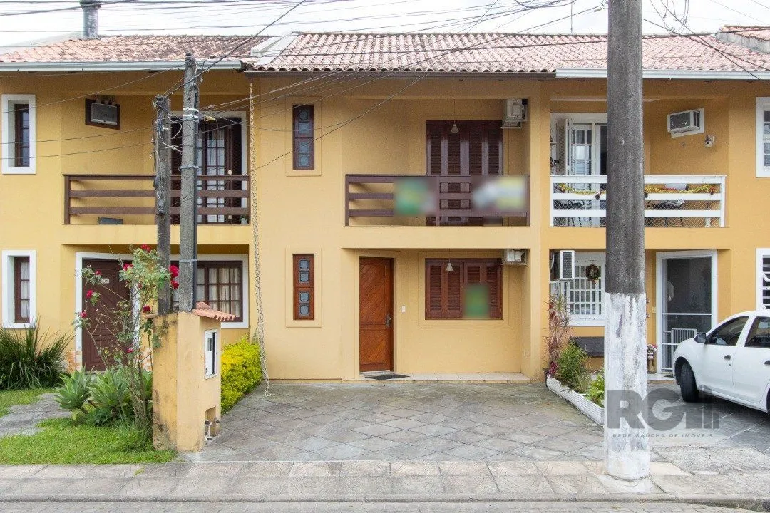 Imagem Casa em Condomínio na Zona Sul, no bairro Hípica, com 2 dormitórios, living para dois ambientes, cozinha mobiliada, lavabo