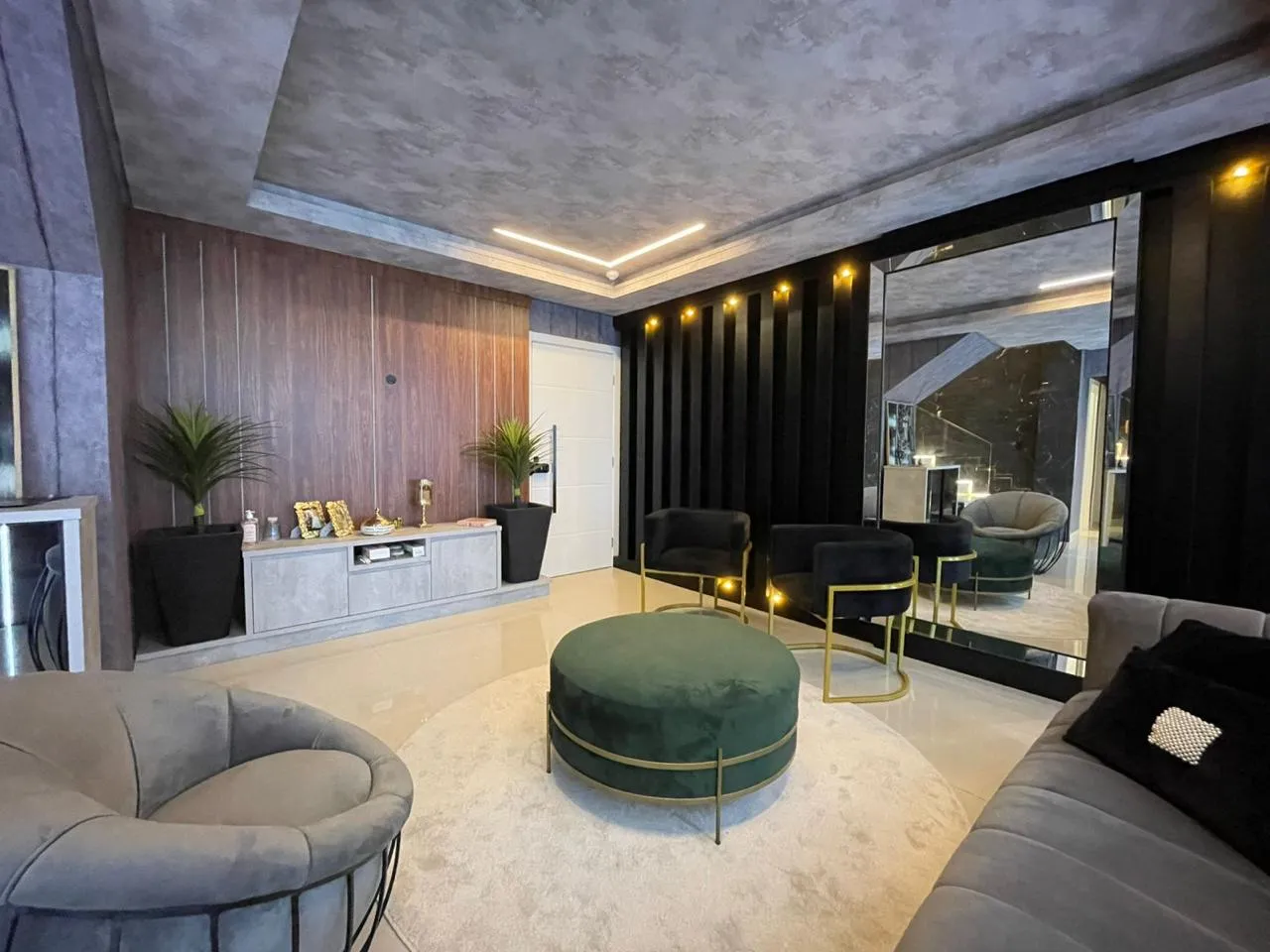 Imagem Apartamento com vista para o mar à venda com 270m2 por R$ 4.990.000,00