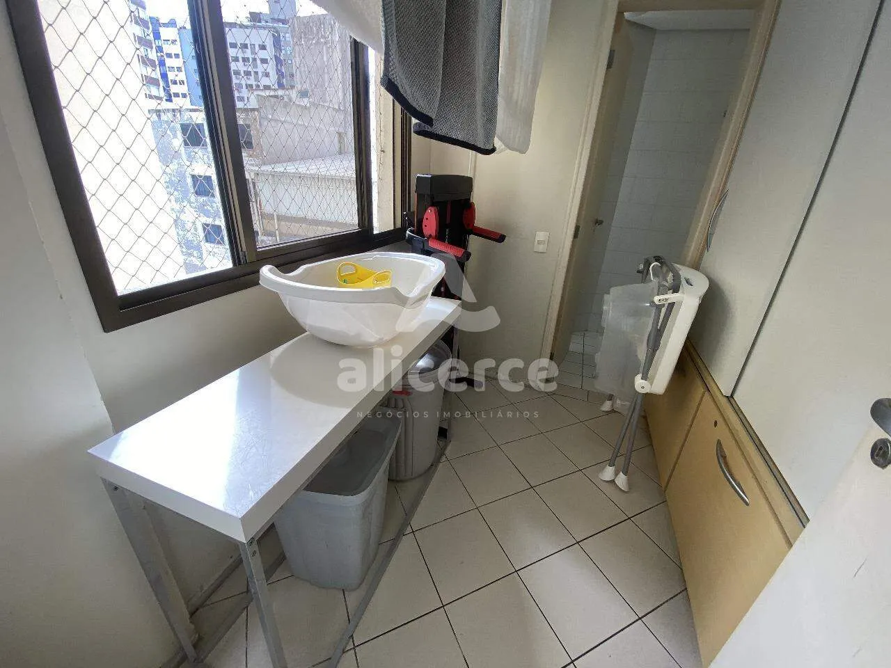 Imagem Apartamento à venda com 3 quartos 1 suíte, 107,71m² em Centro Florianópolis