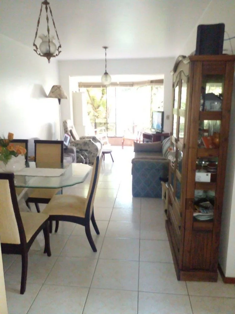 Imagem Apartamento de 2 dormitórios, 2 banheiros e 1 vaga de garagem no Bairro Petrópolis