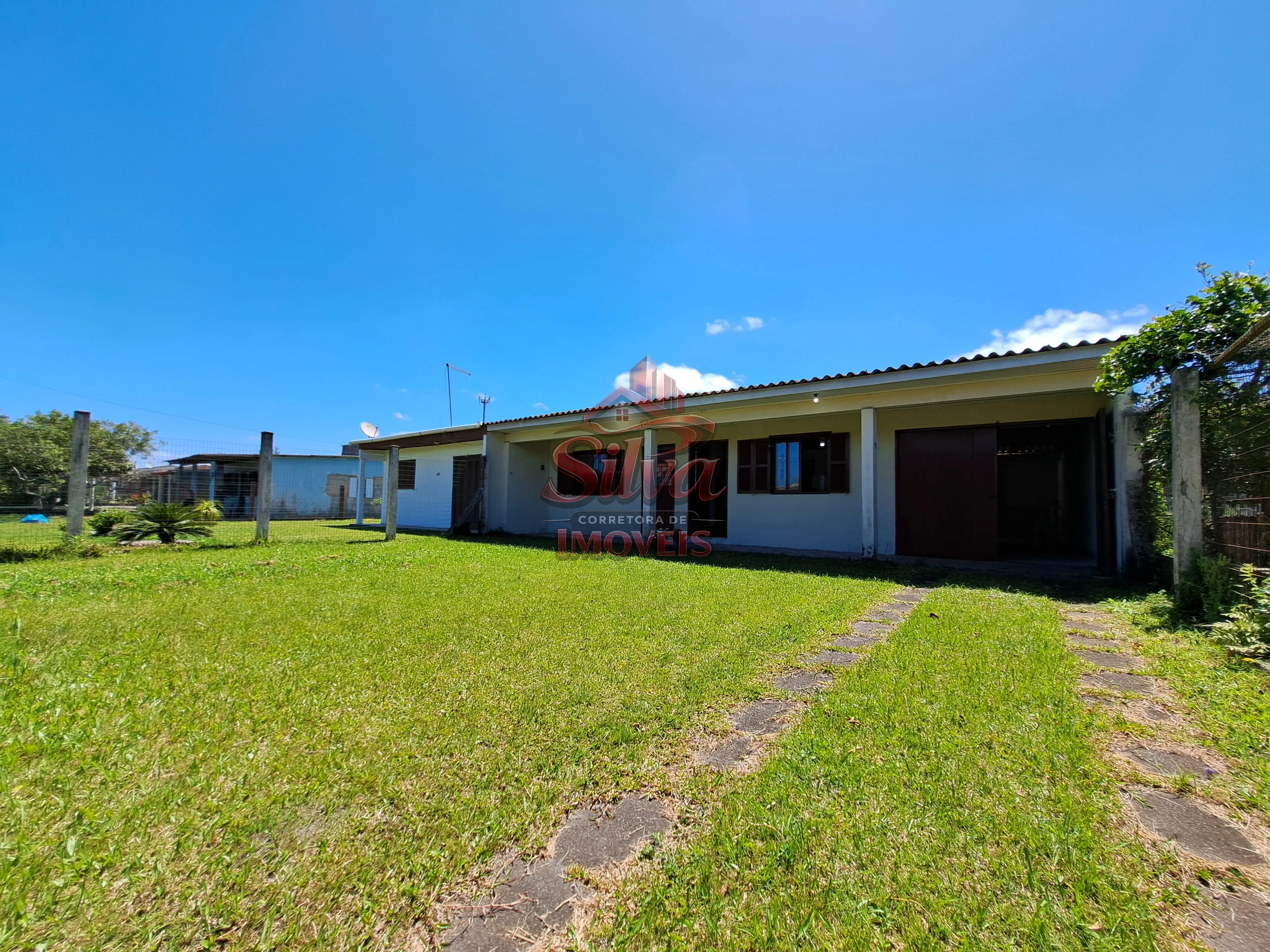 Imagem Casa 2 dormitórios (2 suítes) a 600m do mar no Mariluz