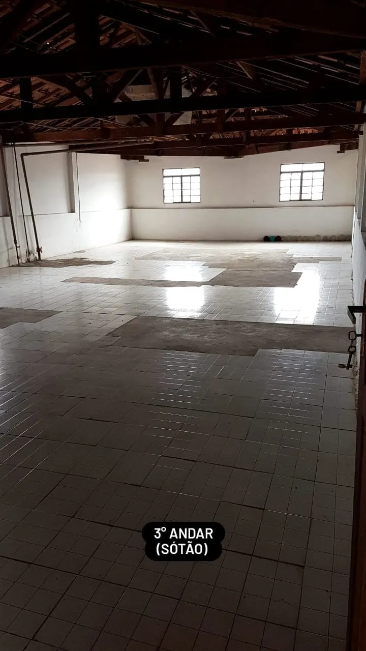 Imagem Comercial à venda 3 Quartos, 1 Suite, 4 Vagas, 250M², Esplanada Santa Terezinha, Taubaté - SP