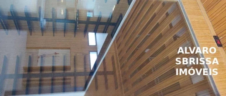 Imagem Casa de alto padrão, térrea com 5 suites, totalmente climatizada e com linda piscina.