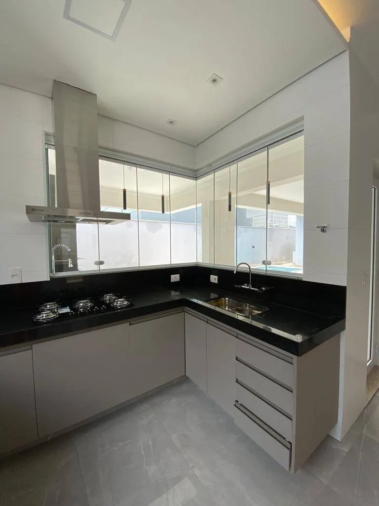 Imagem Casa à venda, Jardim Três Colinas, com 4 quartos, 306m2