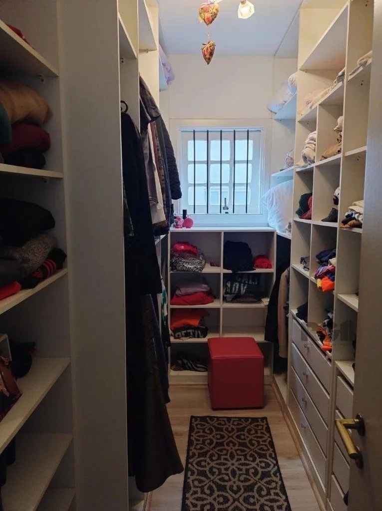 Imagem Casa de 307m² - 3 dormitórios, piscina, 4 vagas no bairro Espírito Santo