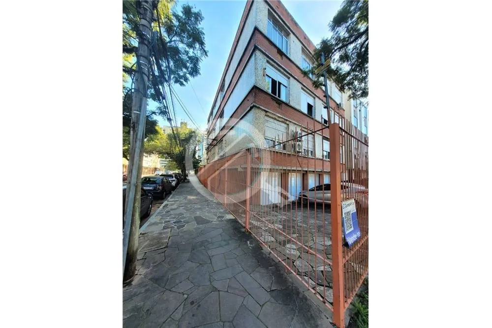 Imagem Apartamento de 2 quartos, banheiro, sala e cozinha, parcialmente mobiliado, situado em uma região p...