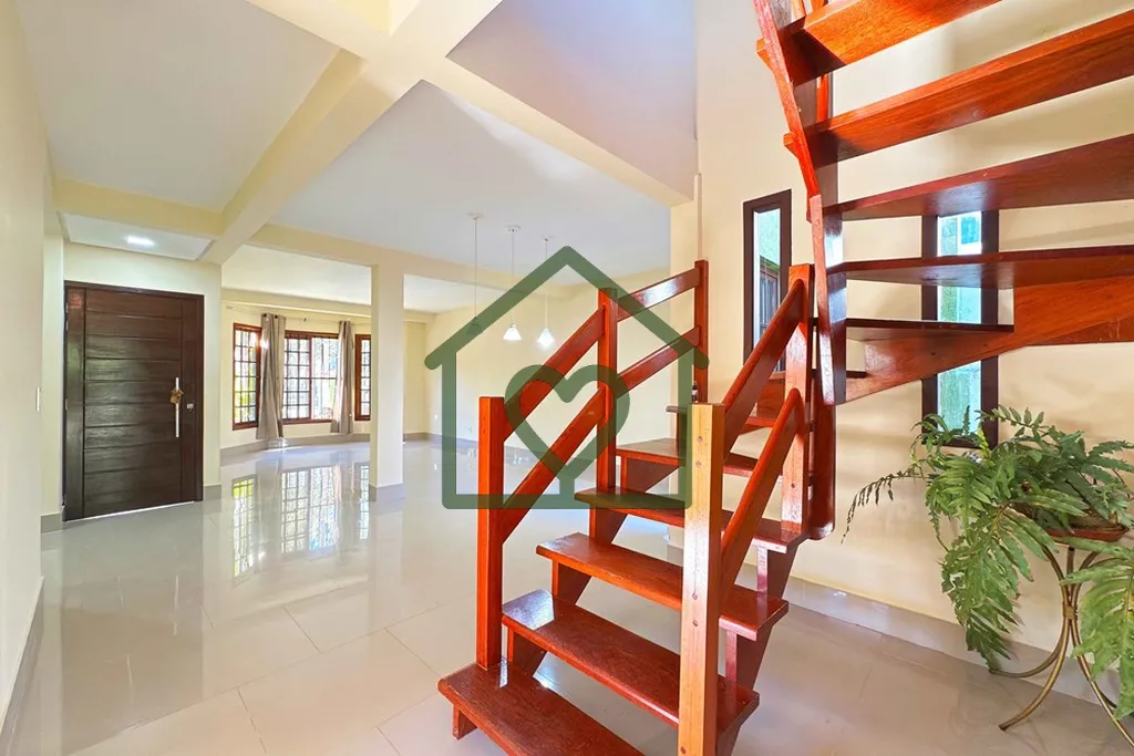 Imagem Está excelente casa destaca-se pelo conforto, amplitude e excelente distribuição dos ambientes, i...