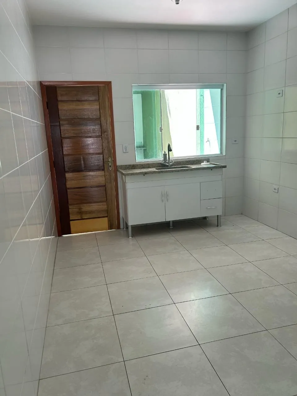 Imagem Sobrado Frontal para Locação na Cidade Líder - Excelente Custo-Benefício