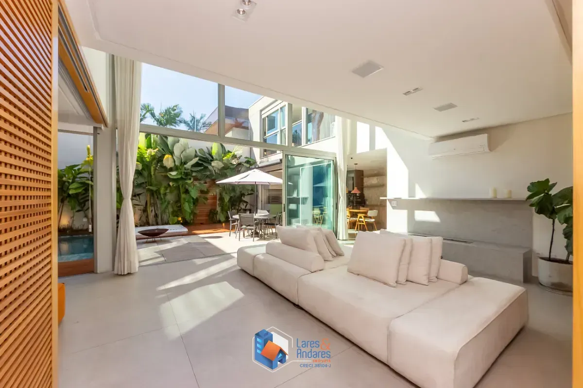 Imagem Casa no condomínio CONDOMINIO LAZULI para venda com 3 quartos, sendo 3 suítes, 404m²
