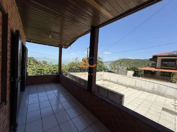 Imagem Vista Maravilhosa, casa na Praia de São Miguel, com 04 quartos em Penha com ótima localização.