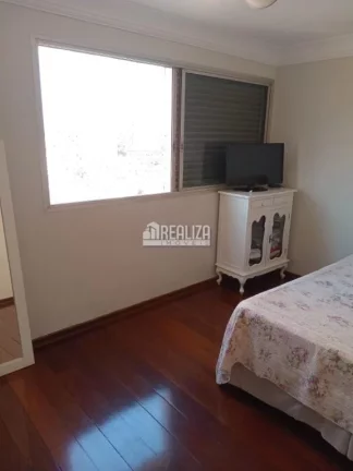 Imagem Apartamento com 3 Dormitórios e Móveis Planejados no Condomínio Edificio Rossana, em Uberaba