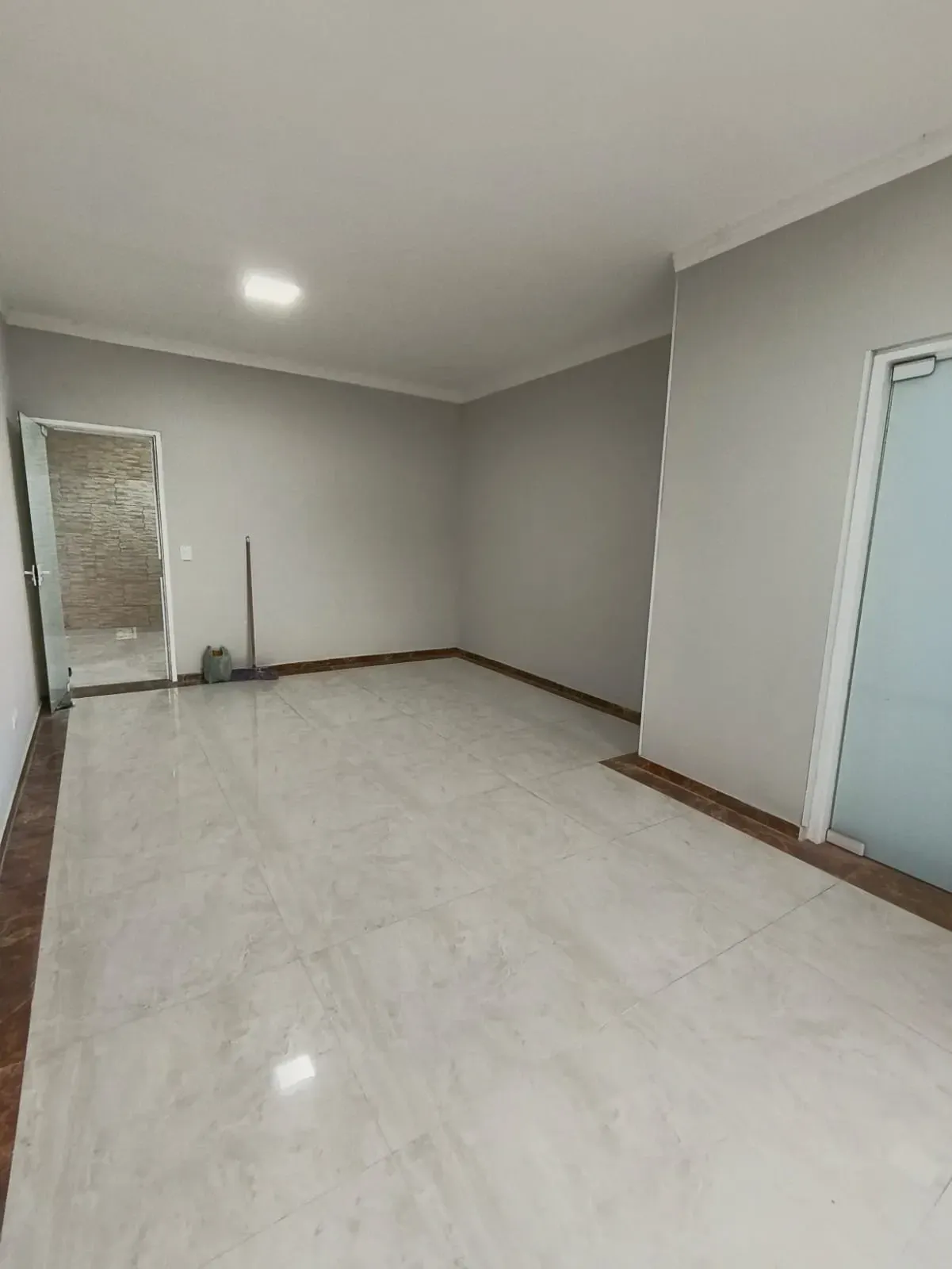 Imagem Galpão à Venda ou Locação, 250 m² em Tulipas - Jundiaí