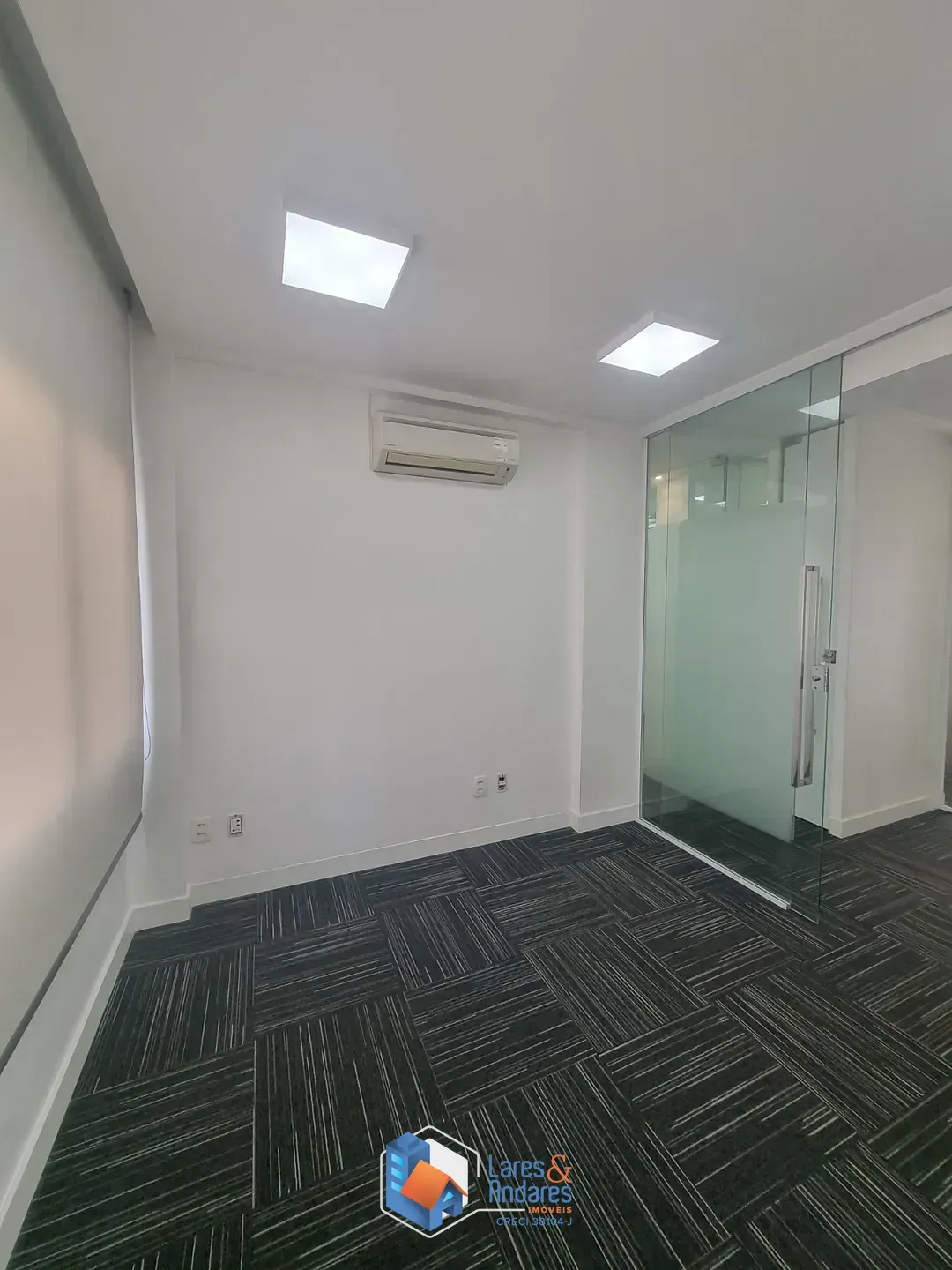 Imagem Conjunto comercial para venda em Cerqueira César, 108m²