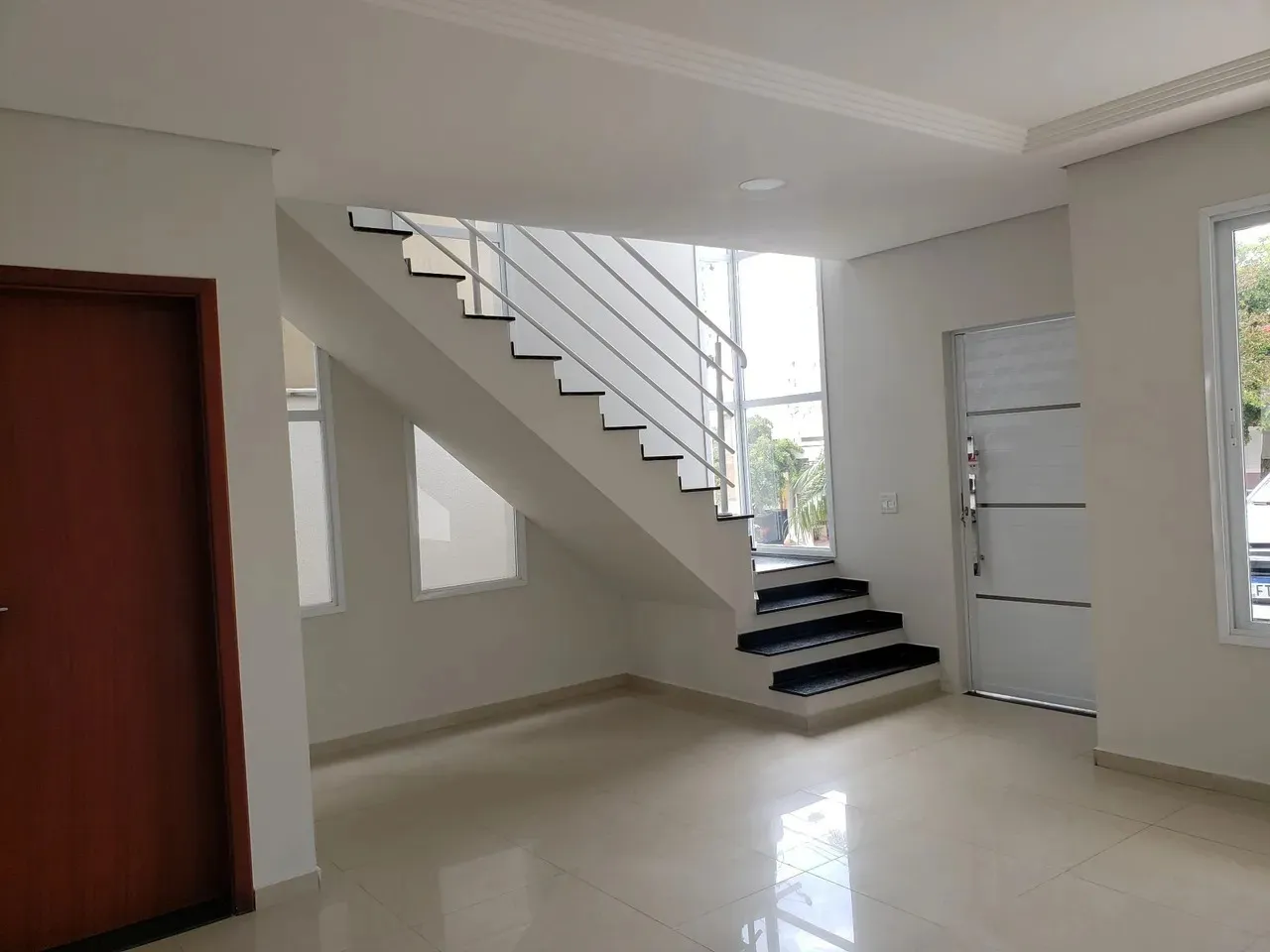 Imagem Casa em Condomínio à Venda em Sorocaba-SP, Bairro Horto Florestal: 3 Quartos, 1 Suíte, 1 Sala, 4 Banheiros, 2 Vagas, 164m².