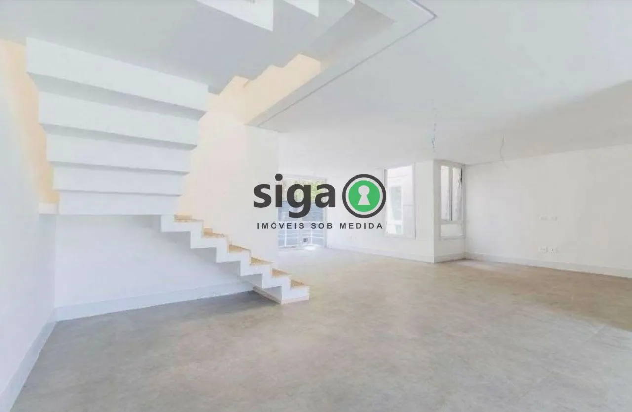Imagem Casa em Condomínio Fechado com 4 Suítes, Piscina e Quintal Amplo