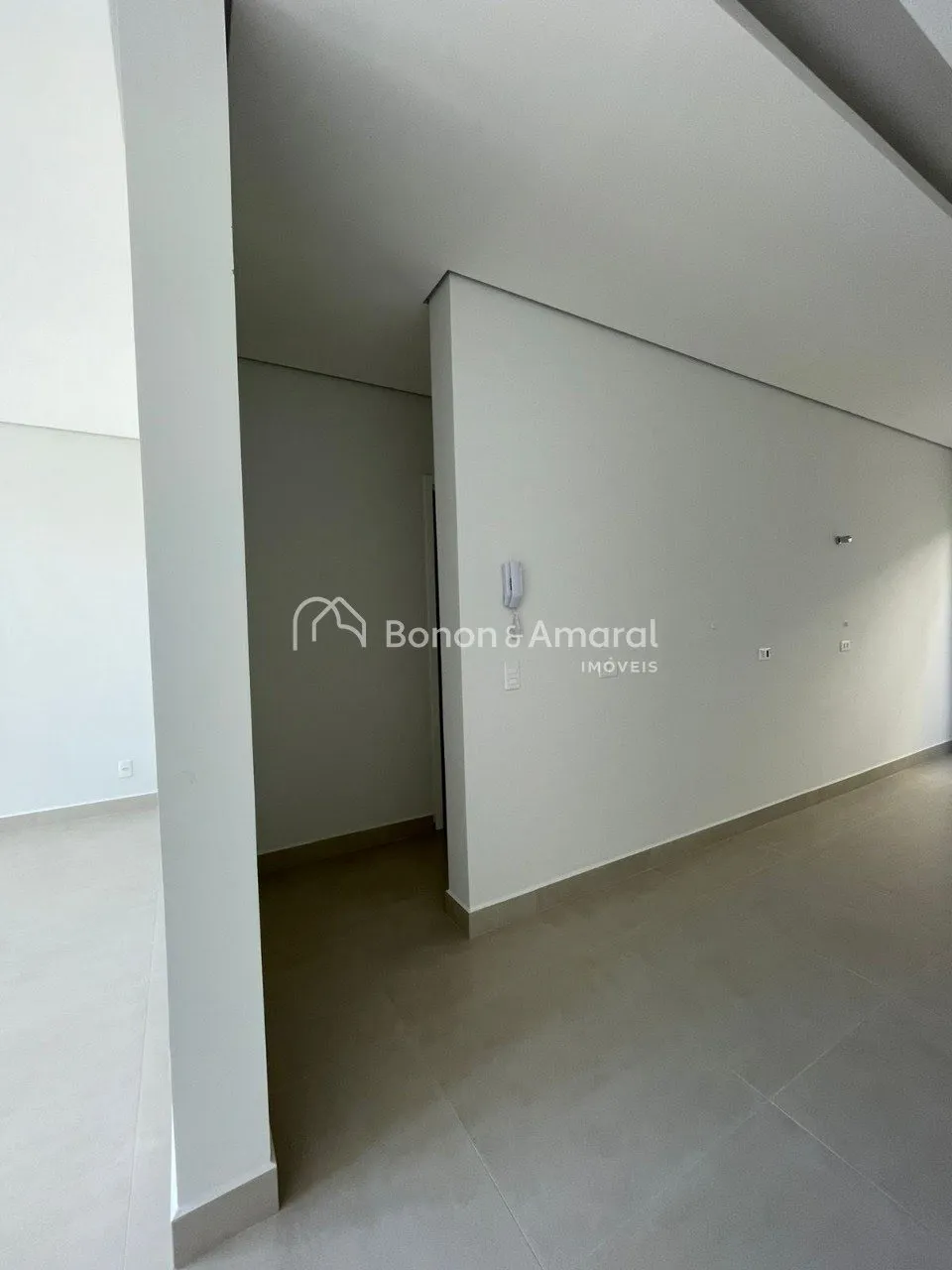 Imagem Casa em Condomínio Exclusivo no Parque das Universidades - Design Moderno e 3 Suítes ao lado da PUC
