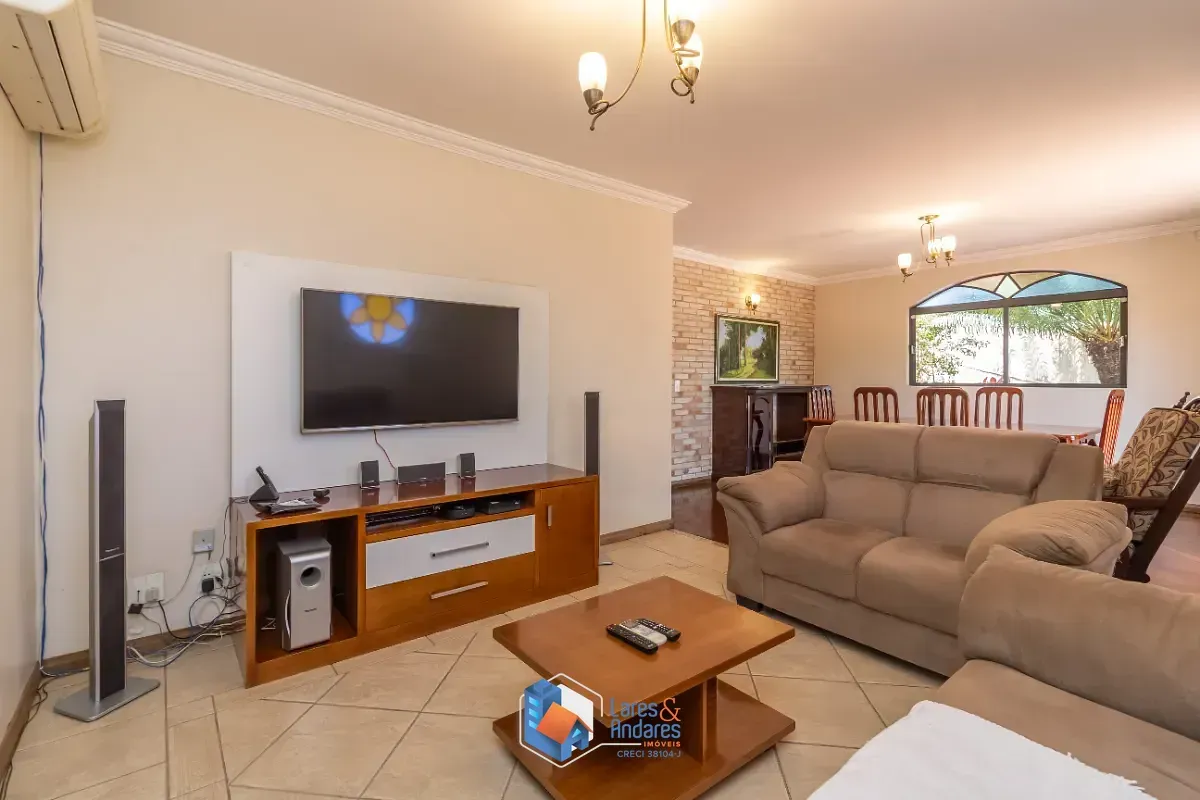 Imagem Casa para venda em Jardim São José (Zona Norte) com 4 quartos, sendo 2 suítes, 202m²