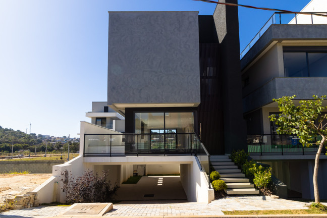 Sobrado com 3 Quartos à Venda, 300 m² em Santa Cândida - Curitiba
