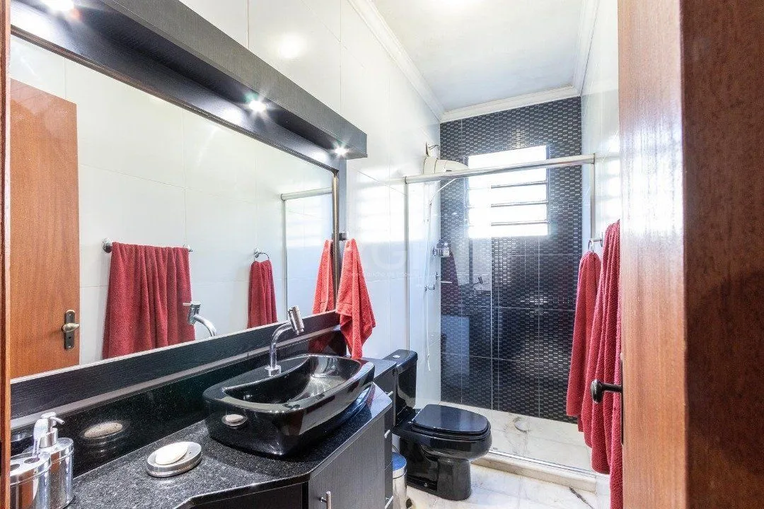 Imagem Casa para Venda - 250m², 3 dormitórios, sendo 1 suites, 3 vagas - Tristeza