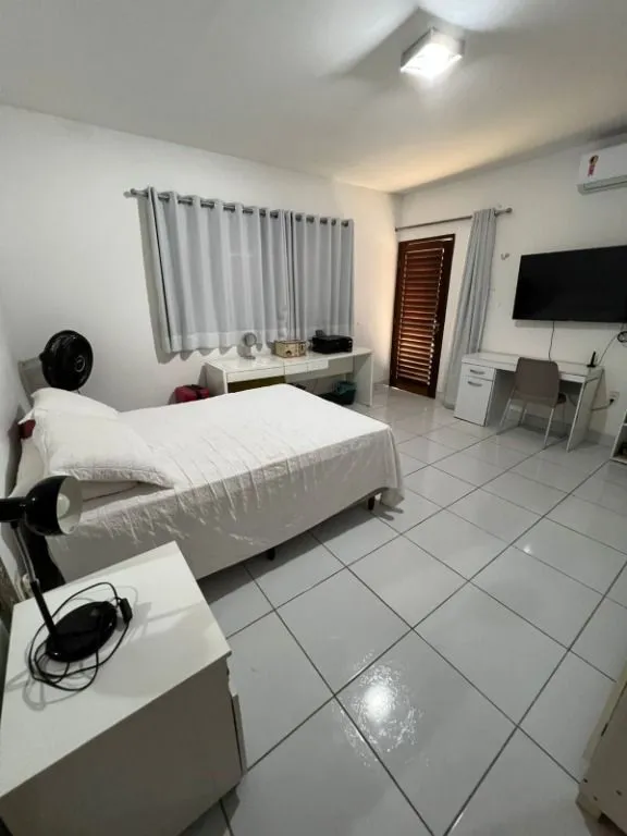 Imagem Casa duplex ampla no Bairro dos Estados, com 7 quartos, 4 suítes, varandas, terraço e excelente localização em João Pessoa.