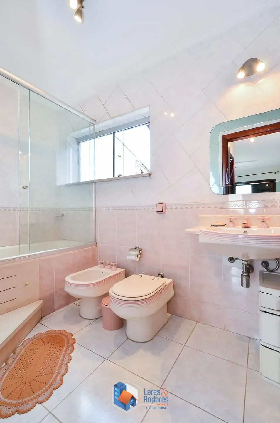 Imagem Sobrado para venda em Rolinópolis com 4 quartos, sendo 3 suítes, 422m²