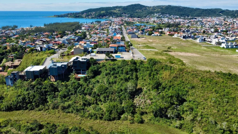 Imagem Terreno à venda em Garopaba-SC, bairro Ferraz, 810m² de área - Oportunidade única!