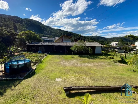 Imagem Sítio Lindo, com uma bela cachoeira, com cabanas e casa, em Governador Celso Ramos - SC
