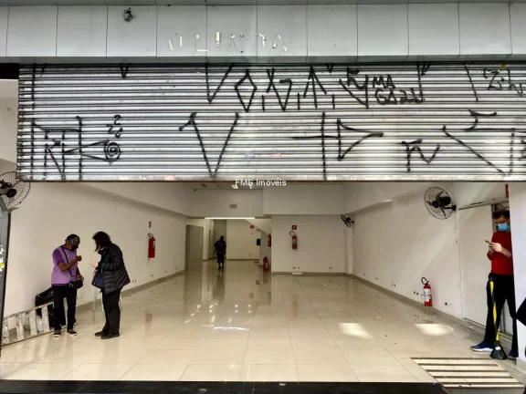 Imagem Salão Comercial de Alto Padrão em Pinheiros: 1 Sala, 2 Banheiros, 2 Vagas de Garagem, 600m² de Área - São Paulo-SP