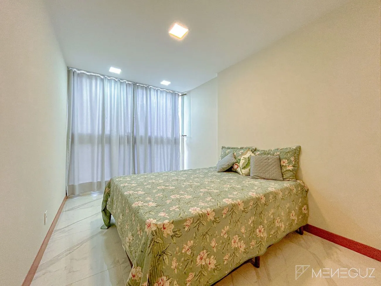 Imagem Apartamento premium de 70m² em prédio novo com lazer na cobertura. Localização privilegiada na Avenida Paris, Praia do Morro. Finamente mobiliado!!