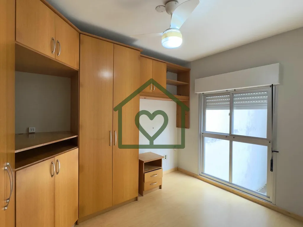 Imagem Apartamento 1 dormitório, com sacada, semi mobiliado, living 2 ambientes, cozinha e 1 banheiro soci...