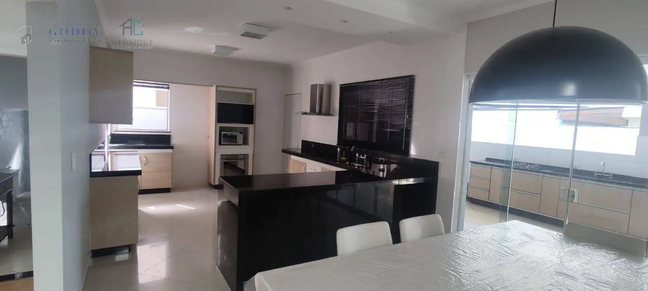 Imagem Conforto e lazer completos: casa com espaço gourmet, jacuzzi e 4 vagas