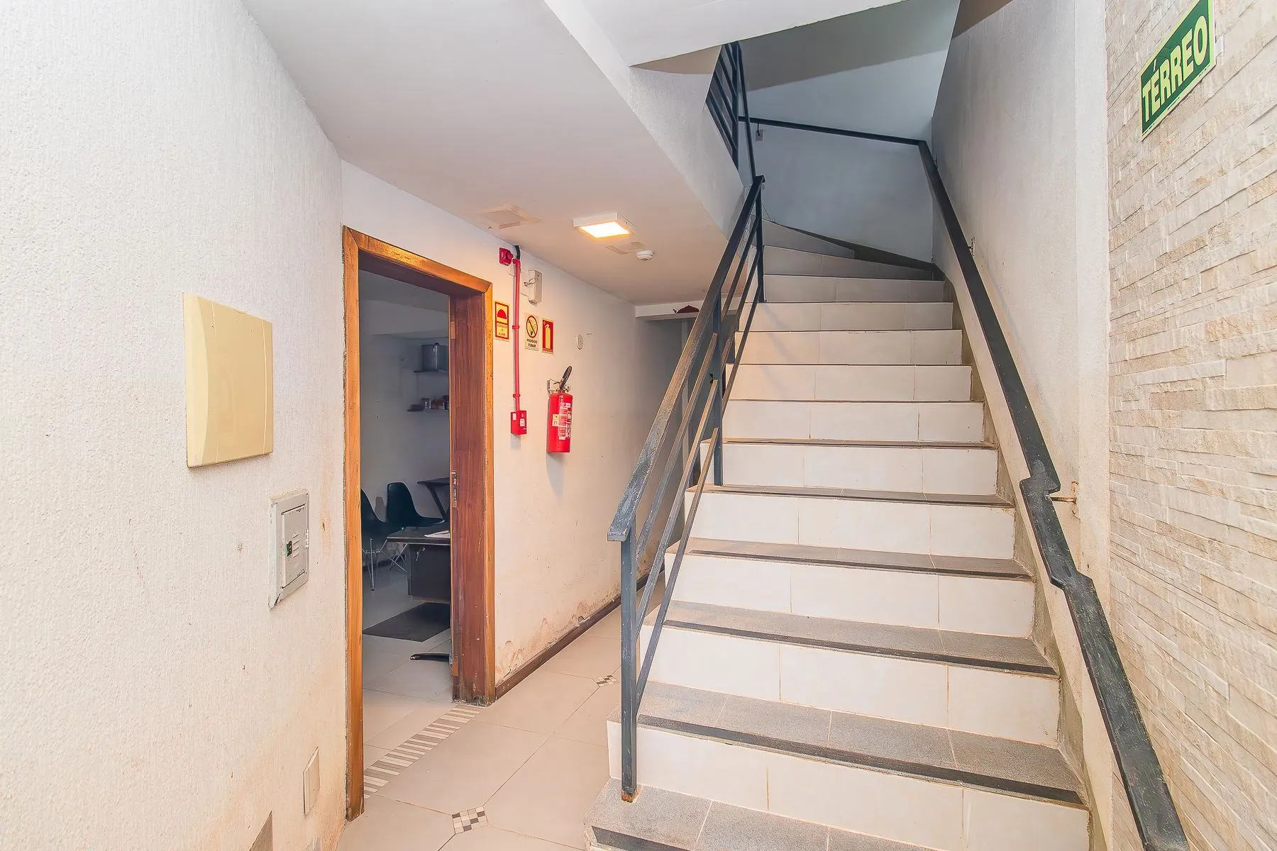Imagem Prédio Comercial 464 m² no Menino Deus