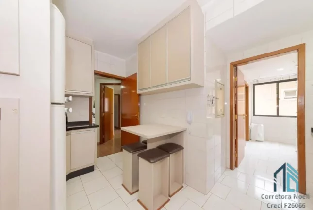 Imagem Apartamento Mobiliado, 03 quartos c/suíte + quarto empregada, 02 vagas no Bacacheri em Curitiba PR