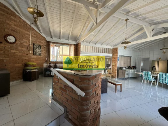 Imagem Maravilhosa Casa à Venda na Martim de Sá - 4 Quartos, 2 Suítes, 3 Salas, 2 Banheiros, 12 Vagas de Garagem, 230 m²!