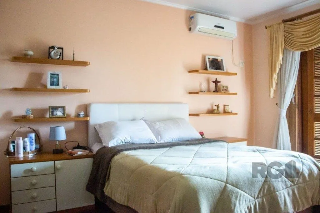 Imagem Casa 298m² - 4 dormitórios, 3 vagas na Zona Norte