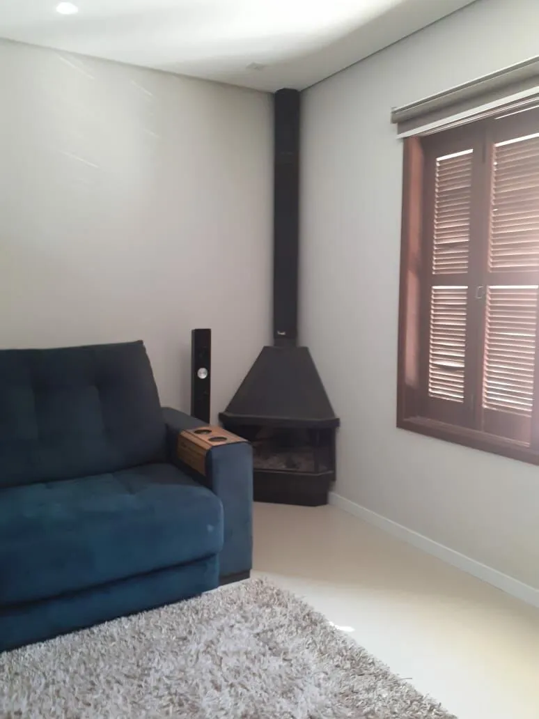 Imagem Casa quatro dormitórios ( 1 suíte) garagem ( 2 carros)