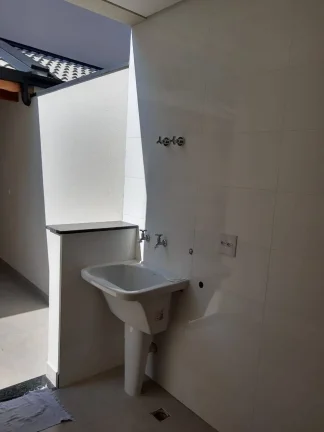 Imagem Sobrado Novo 194 m² 3 Dormitórios sendo 3 Suítes Estuda Permuta