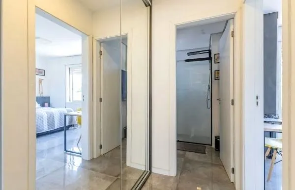 Imagem Apartamento na Cidade Baixa de 1 dormitório e dependência REFORMADO