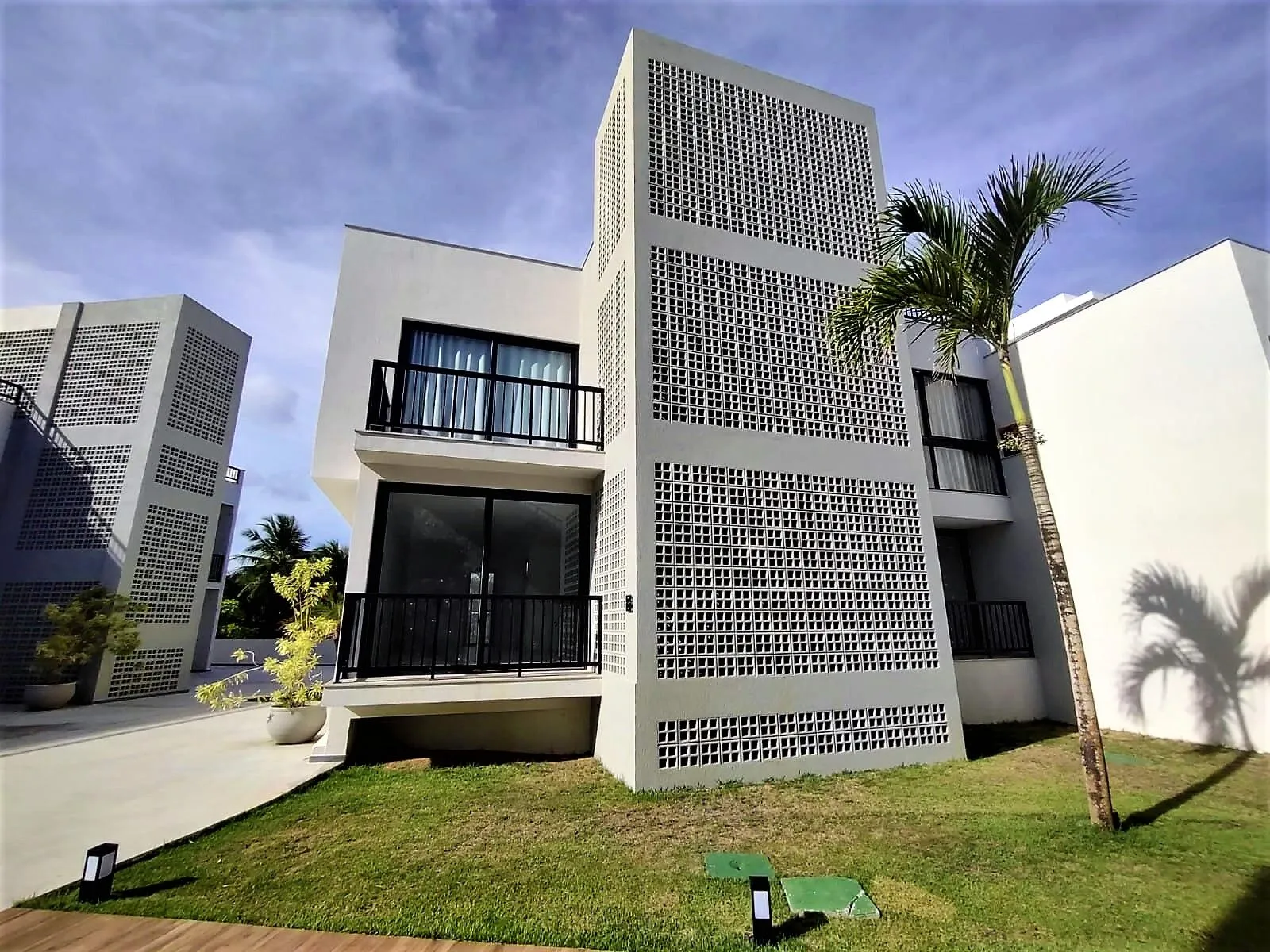 Imagem Belíssimo apartamento 3 suites beira mar no bairro Itacimirim, em Camaçari-BA.