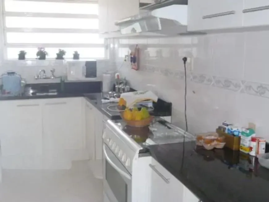 Imagem Casa térrea com 3 dormitórios, suíte e 3 vagas.