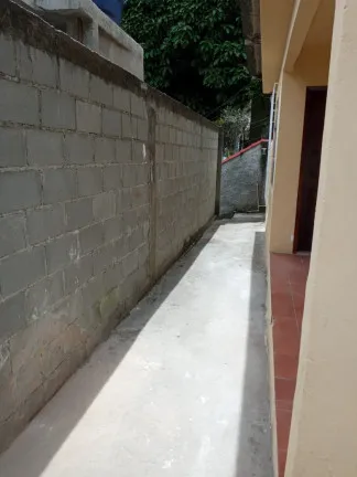 Imagem Casa com 2 Quartos à Venda, 50 m² em São Pedro - Teresópolis