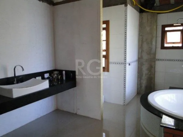 Imagem Casa Condominio para Venda - 480m², 3 dormitórios, sendo 2 suites, 2 vagas - Elsa