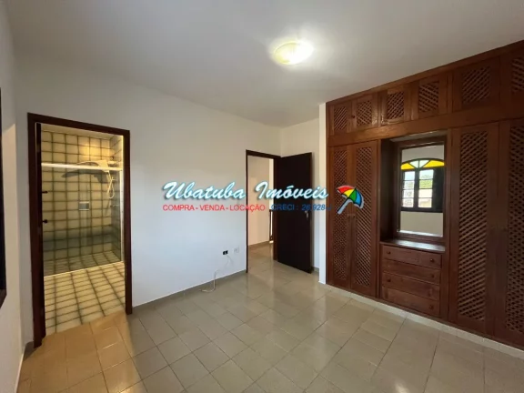 Imagem Sobrado com 03 dormitórios em excelente localização